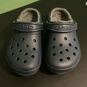 Crocs navy blue lined W7